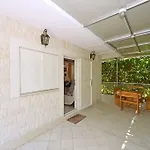 House With Swimming Heated Pool Next To The River ポドストラナ