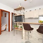 ヴィラ House With Swimming Heated Pool Next To The River ポドストラナ