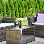 ヴィラ House With Swimming Heated Pool Next To The River ポドストラナ