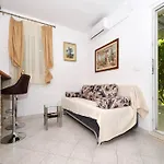ヴィラ House With Swimming Heated Pool Next To The River ポドストラナ