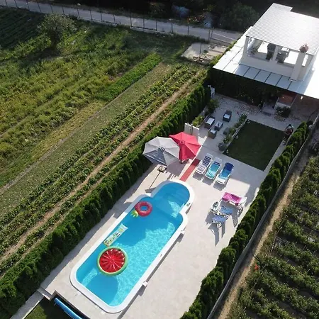 House With Swimming Heated Pool Next To The River ヴィラ *
